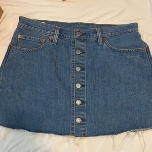 Levi’s Women’s Button-Front Blue Denim Mini Skirt with Raw Hem